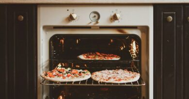 czym wyczyścić przypalony piekarnik