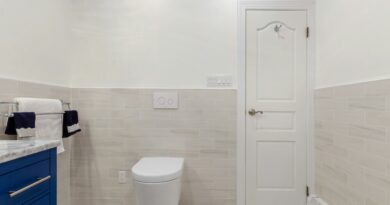 cieknie spod muszli podwieszanej