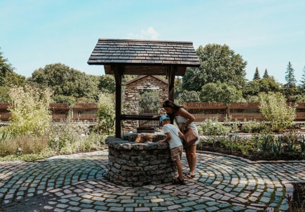 obudowa studni z kamienia